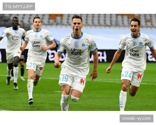 朗斯公布对阵布雷斯特大名单，主力后卫丹索解禁复出