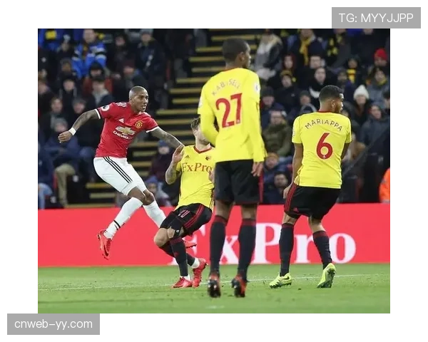 世界波:南特中场距球门30码外远射直挂死角 世界波:南特中场距球门30码外远射直挂死角