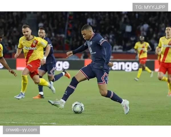 法国足协启动“校园足球周”，百名法甲球员走进中小学